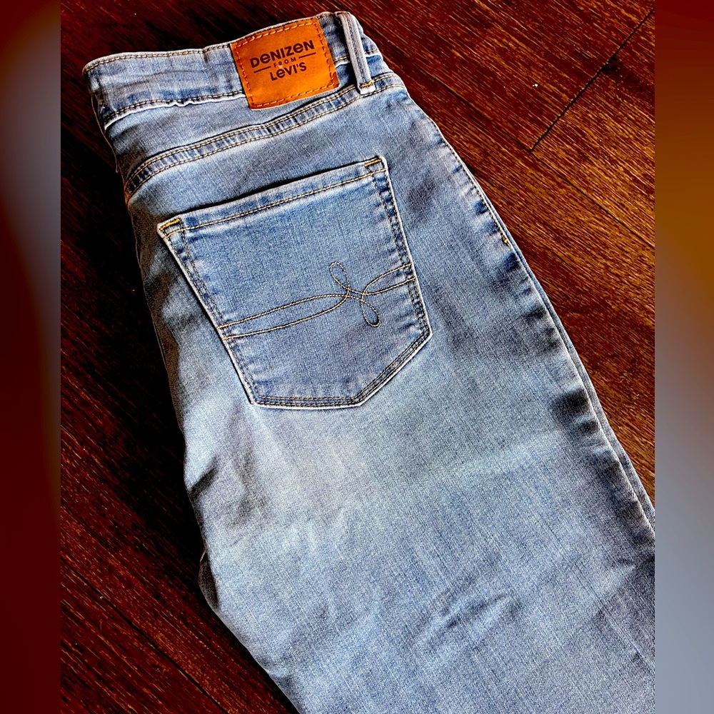 Light wash Denizen by Levi’s jeans